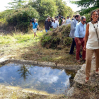 La consejera de Familia e Igualdad de Oportunidades, Milagros Marcos, acompañada por el delegado de la Junta de CYL de Burgos, Baudilio Fernández Mardomingo, visita a los participantes del Campo de Trabajo de Atapuerca, organizado por el Instituto de la J-Ical