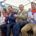 Ábalos y Rodríguez Zapatero, flanqueados por Barcones y Cendón, en la fiesta de la Rosa del PSOE  leonés.-ICAL