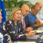 La consejera de Economía y Hacienda, Pilar del Olmo, (C) durante una de las reuniones celebradas ayer en Bruselas.-ICAL
