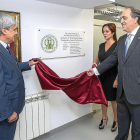 Juan José Badiola, Silvia Clemente y Luis Alberto Calvo Sáez durante la inauguración.-ICAL