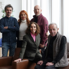David San José, Irene Rouco, José Luis Torrijo, Ana Belén y José Luis Gómez posan en el Teatro Calderón antes del estreno. | ICAL