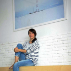 Anahí Merino junto a su última obra.-J. CARREÑO