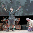 Alberto Jiménez y Jordi Rebellón, ayer, durante el ensayo general en el Calderón  de ‘El pintor de batallas’.-J. M. LOSTAU