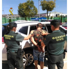 Momento de la detención del presunto autor del delito.-GUARDIA CIVIL / EUROPA PRESS