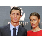 El delantero portugués del Real Madrid, Cristiano Ronaldo, acompañado por la modelo Irina Shayk, a su llegada a la gala de entrega de los Premios LFP, en el auditorio Príncipe Felipe de Madrid, el pasado 27 de octubre del 2014.-Foto: EFE / ALBERTO MARTÍN