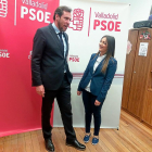 Óscar Puente y Carmen Jiménez Borja, en la sede del Grupo Socialista del Ayuntamiento.-E.M.