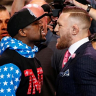 Floyd Mayweather y Conor McGregor, en Los Ángeles.-REUTERS / LUCY NICHOLSON