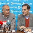 José Antonio Martínez Bermejo y Jesús Enríquez en la sede municipal del Grupo Popular.-Miguel Ángel Santos