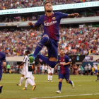 Neymar celebra uno de los goles que marcó a la Juventus.-MATTHEW ASHTON - AMA