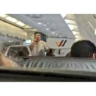 l piloto de Germanwings Frank Woiton tranquiliza a los pasajeros-Twitter