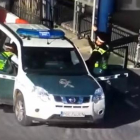 Imagen del momento de la detención del ciudadano de origen polaco en la frontera de Gibraltar.-