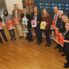 La presidenta de la Diputación, Ángeles Armisén, acompañada de la alcaldesa de Aguilar de Campoo, María José Ortega, entre otros, en la presentación.-ICAL