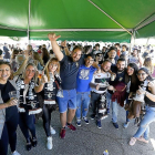 Ambiente festivo previo a un partido del SilverStorm El Salvador.-J.M. LOSTAU