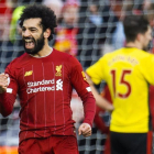 Salah celebra uno de los goles.-EFE / EPA / PETER POWELL