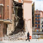 El temporal de lluvias provoca el derrumbe de una casa en Zamora.-ICAL