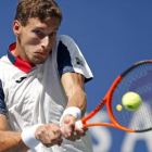 Carreño devuelve un revés, durante su partio contra Schwartzman.-/ JASON DECROW (AP)
