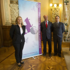 El alcalde de Valladolid, Francisco Javier León de la Riva (c), y la presidenta del Colegio de Oficial de Ingenieros Industriales, Marta Palacios (i), presentan la Iniciativa de Asistencia Técnica Ciudadana. Les acompaña en la imagen, Carlos J. Moreno Mon-Ical