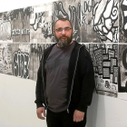 Jorge Consuegra junto a las obras expuestas  hasta el 24 de abril en la Sala 0 del Museo Patio Herreriano .-J.M.LOSTAU