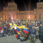 Concentración de apoyo al pueblo venezolano en la plaza de Zorrilla, con Ignacio Tremiño a la derecha.-E. M.