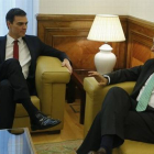 Pedro Sánchez y Josep Antoni Duran Lleida, durante su encuentro este miércoles, en el Congreso de los Diputados.-Foto: AGUSTÍN CATALÁN
