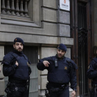Los mossos en la entrada de Omnium-ALBERT BERTRAN
