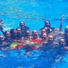 Las ‘sirenas’ de España celebran la COMEN en la piscina.-EL MUNDO