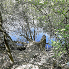 Imagen de la orilla de río donde fue hallado el cadáver-J.M. Lostau