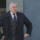 Luis Bárcenas después de la declaración en la Audiencia Nacioanl de San Fernando de Henares.-EL PERIÓDICO