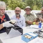 Ortega (segundo por la izquierda) con los tres codirectores de Atapuerca en el Mirador de Cueva Fantasma.-SANTI OTERO
