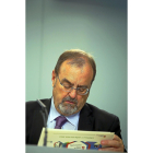El consejero de Educación, ayer, con los datos del informe PISA.-ICAL