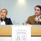La vicepresidenta y portavoz, Rosa Valdeón, informa de los acuerdos alcanzados en el Consejo de Gobierno de Castilla y León junto al consejero de Fomento, Juan Carlos Quiñones.-ICAL