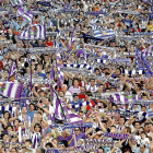 Imagen de archivo de las gradas de Zorrilla llenas para animar al Real Valladolid en un partido. /  EL MUNDO