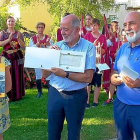 La delegación medinense recibe una placa en Montmorillon.-AYTO MEDINA