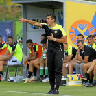 El entrenador vallisoletano Julio Velázquez da instrucciones en el banquillo de Udinese.-UDINESE CALCIO