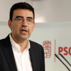 El portavoz de la gestora del PSOE, Mario Jiménez, en la sede del partido.-EFE / JAVIER LÓPEZ