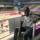 Greg Gantt posa ayer en el polideportivo Pisuerga tras su presentación oficial a los medios de comunicación.-G. V.