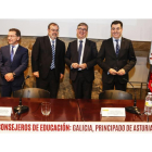 Genaro Alonso, Fernando Rey, Marcial Marín y Román Rodríguez, ayer, en el encuentro entre las tres comunidades.-ICAL