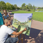 Uno de los participantes en el concurso de pintura rápida.-E. M.