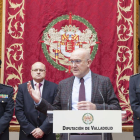 Intervención del presidente de la Diputación de Valladolid Jesús Julio Carnero, en el acto de entrega del Guión de la provincia a la Jefatura Provincial de Policía.-ICAL