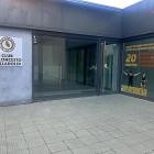 Fachada de las oficinas del Club Baloncesto Valladolid sitas junto al pabellón Pisuerga, ya con los cristales limpios.-G. VELASCO