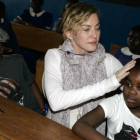 Madonna con su hija adoptiva Mercy James.-AP / AMOS GUMULIRA