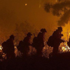Bomberos en el incendio de Los Ángeles, cerca de Sepulveda Boulavard.-LOS ÁNGELES TIMES