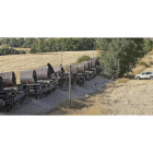 Estado en que quedó parte del convoy tras descarrilar en Sarracín.-RAÚL G. OCHOA