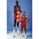 Manute Bol y Tyrone Bogues.-NBA