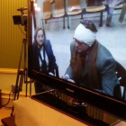 El expresidente balear Jaume Matas comparece por videoconferencia desde la prisión de Segovia en la comisión de investigación del parlamento balear, este viernes, 20 de febrero.-Foto: EL PERIÓDICO