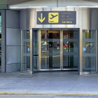 Puerta de llegadas del aeropuerto de Villanubla.-TEO SÁNCHEZ