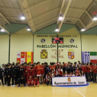 Foto de familia del XXV Torneo Internacional Villa de Íscar. / E. M.