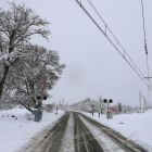 La nieve cubre una carretera en la provincia de Segovia.-ICAL