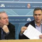 El Secretario General del PSOE de Valladolid, Javier Izquierdo (derecha)-EL MUNDO