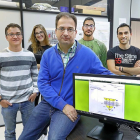 Juan Ignacio Asensio con su equipo en las instalaciones de la Escuela Técnica Superior de Ingenieros de Telecomunicaciones de la Universidad de Valladolid.-J. M. LOSTAU